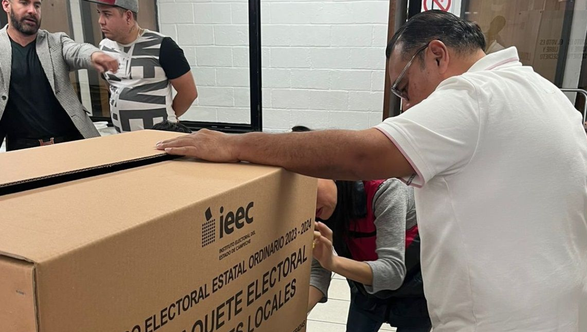 El material consiste en urnas, porta urnas, mamparas, bases, entre otros aditamentos, además de resaltar que todo transcurrió con mucha tranquilidad El material consiste en urnas, porta urnas, mamparas, bases, entre otros aditamentos, además de resaltar que todo transcurrió con mucha tranquilidad