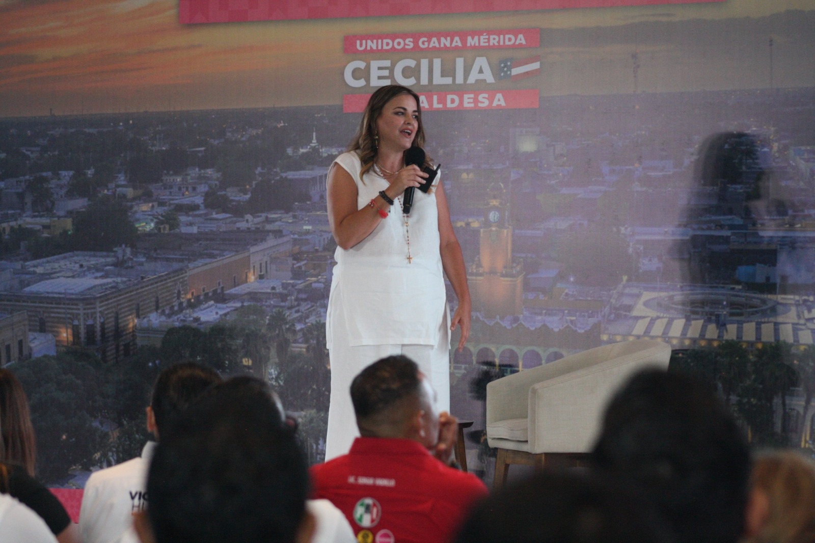 Cecilia Patrón evidencia carencias que dejó Renán Barrera en Mérida