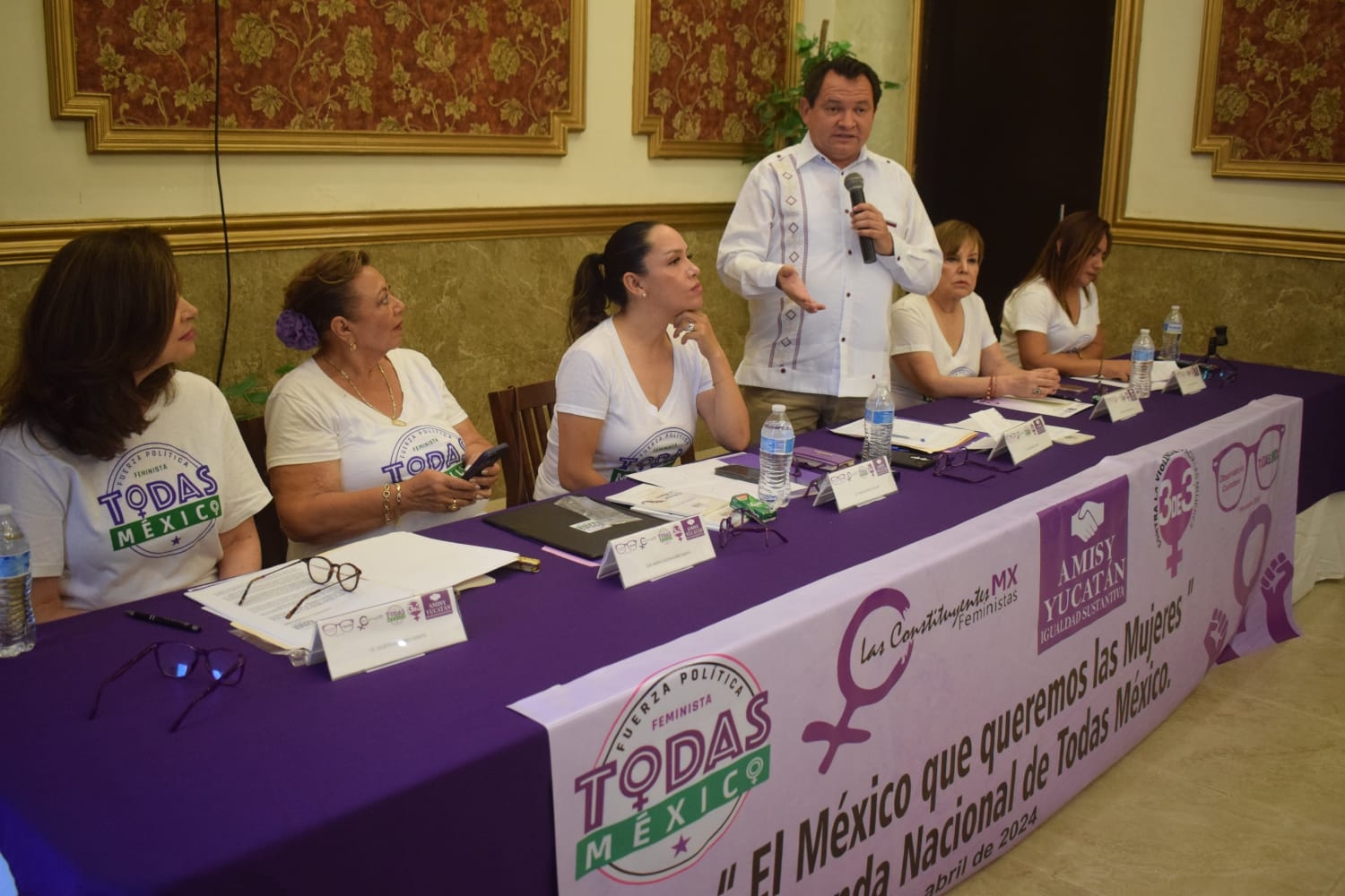 Joaquín Díaz Mena presentó su programa para erradicar la violencia contra la mujer