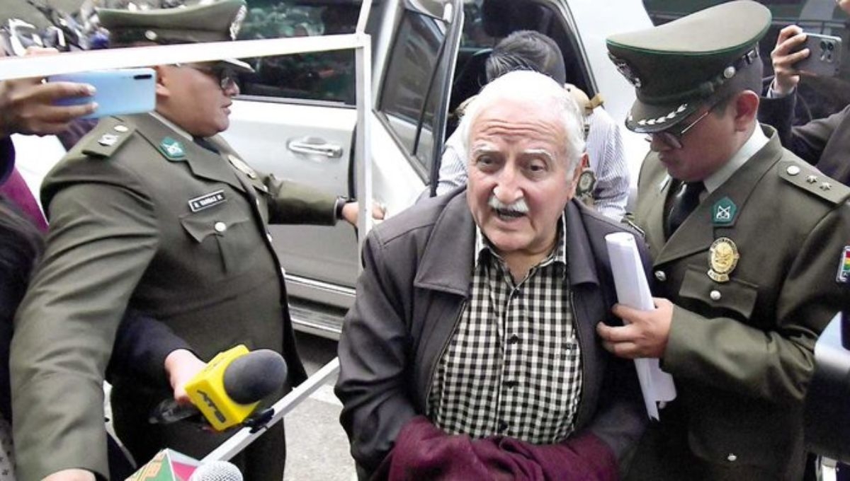 El ex ministro de Minería de Evo Morales, Luis Alberto Echazú, fue aprehendido por presuntas irregularidades en construcción de piscinas industriales de litio El ex ministro de Minería de Evo Morales, Luis Alberto Echazú, fue aprehendido por presuntas irregularidades en construcción de piscinas industriales de litio