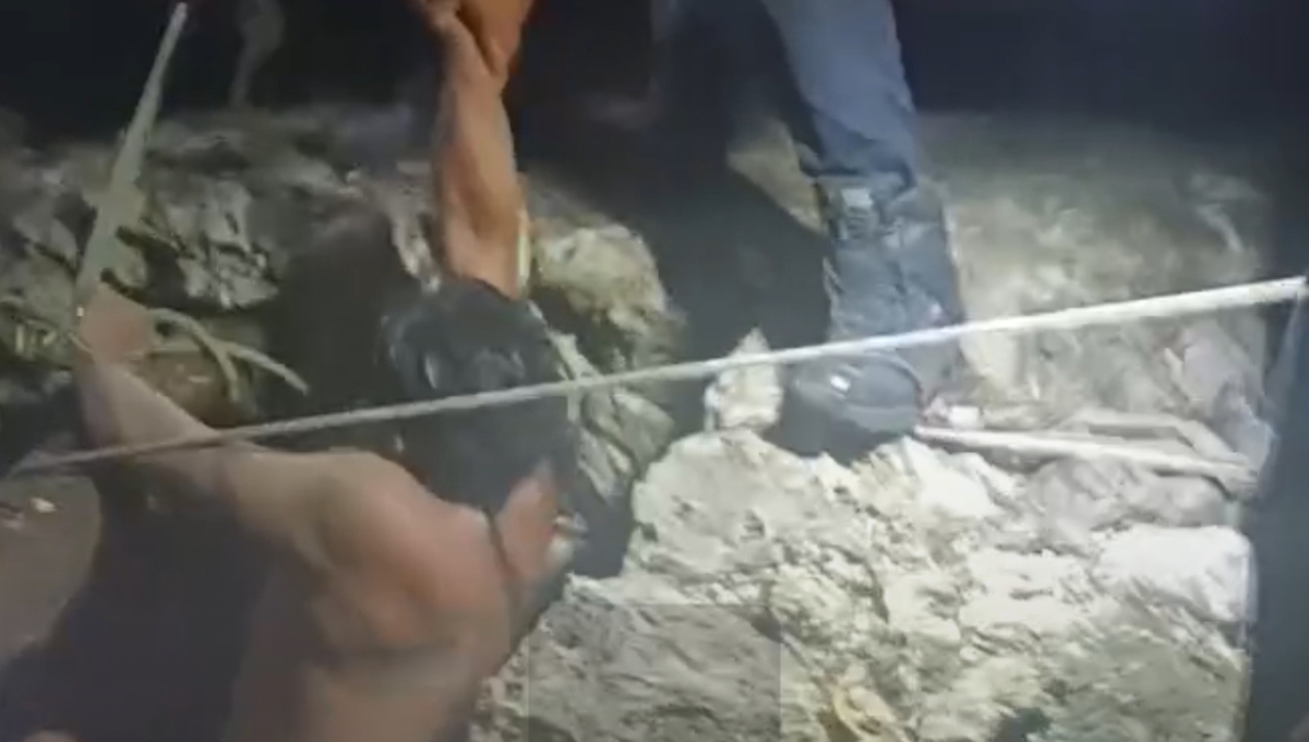 Bomberos lograron sacar al hombre del pozo en Valladolid Bomberos lograron sacar al hombre del pozo en Valladolid