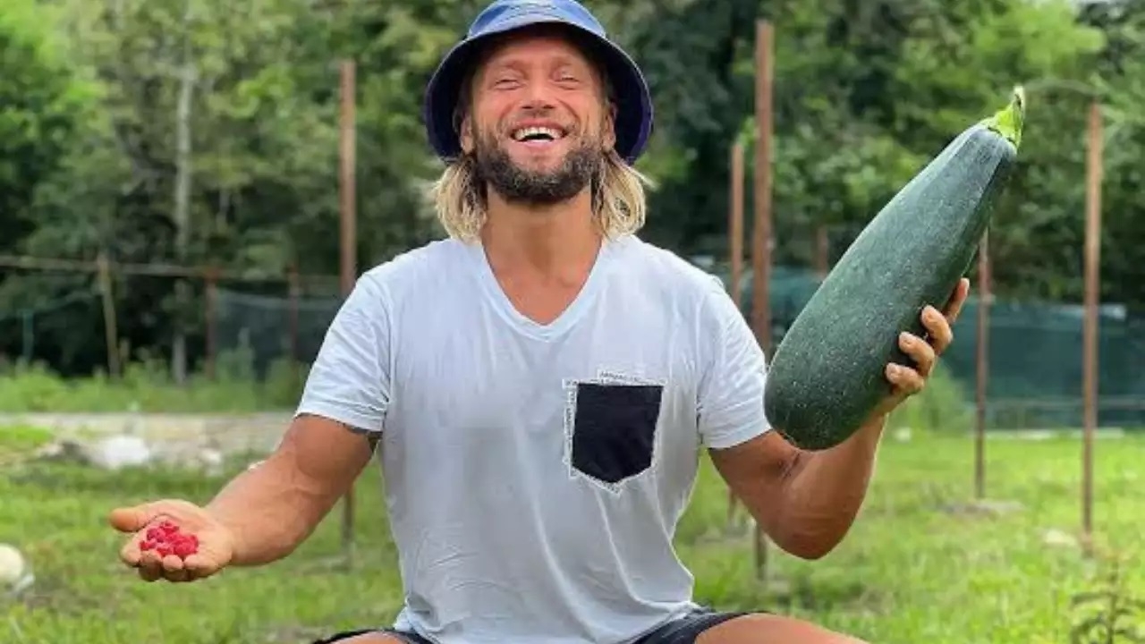 Influencer vegano mata de hambre a su hijo con dieta de luz solar Influencer vegano mata de hambre a su hijo con dieta de luz solar