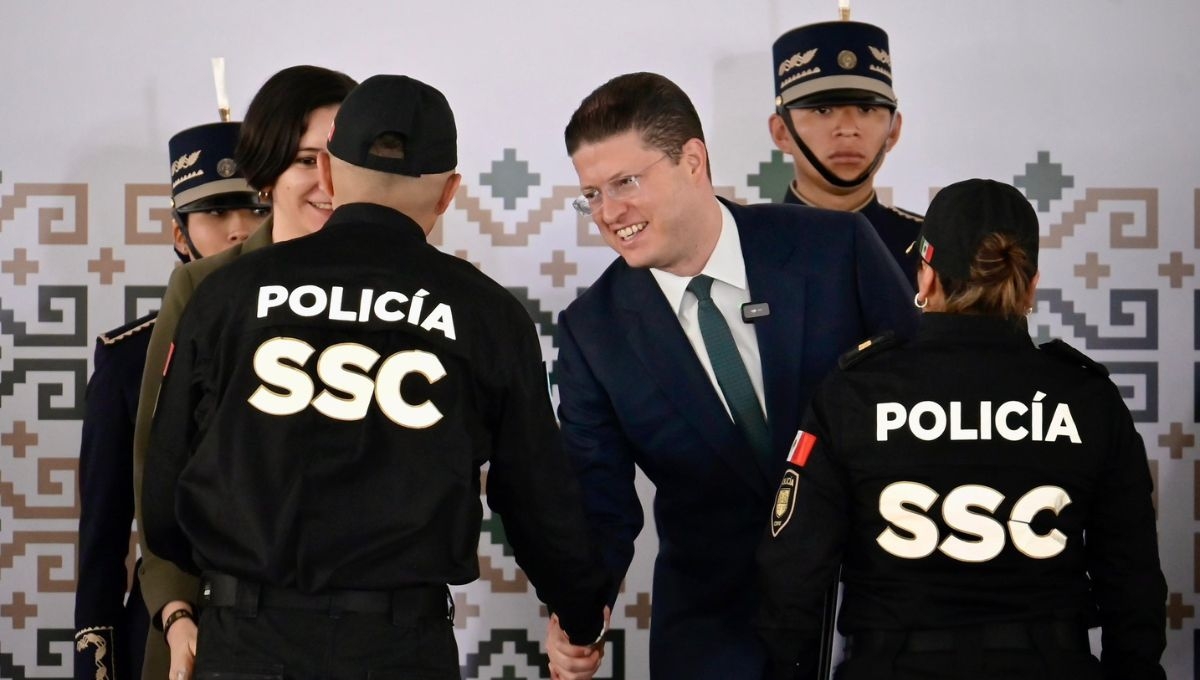 Ascienden a policías que capturaron a presunto feminicida serial en Iztacalco