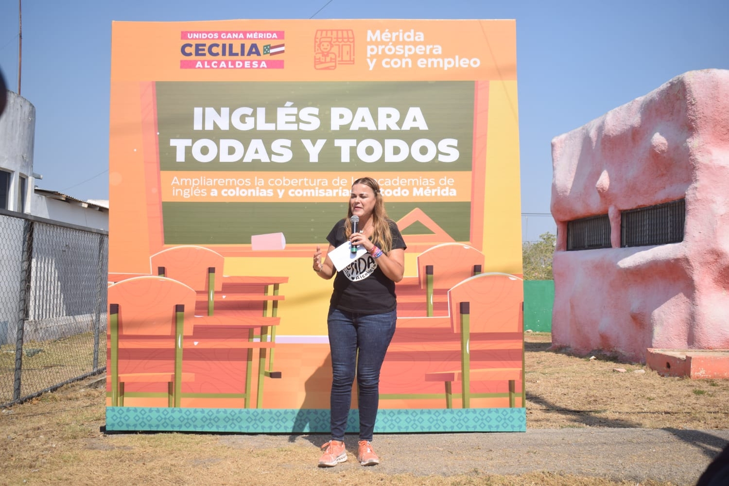 El programa de inglés de Cecilia Patrón se implementaría en los Centros de Desarrollo Integral de Mérida El programa de inglés de Cecilia Patrón se implementaría en los Centros de Desarrollo Integral de Mérida