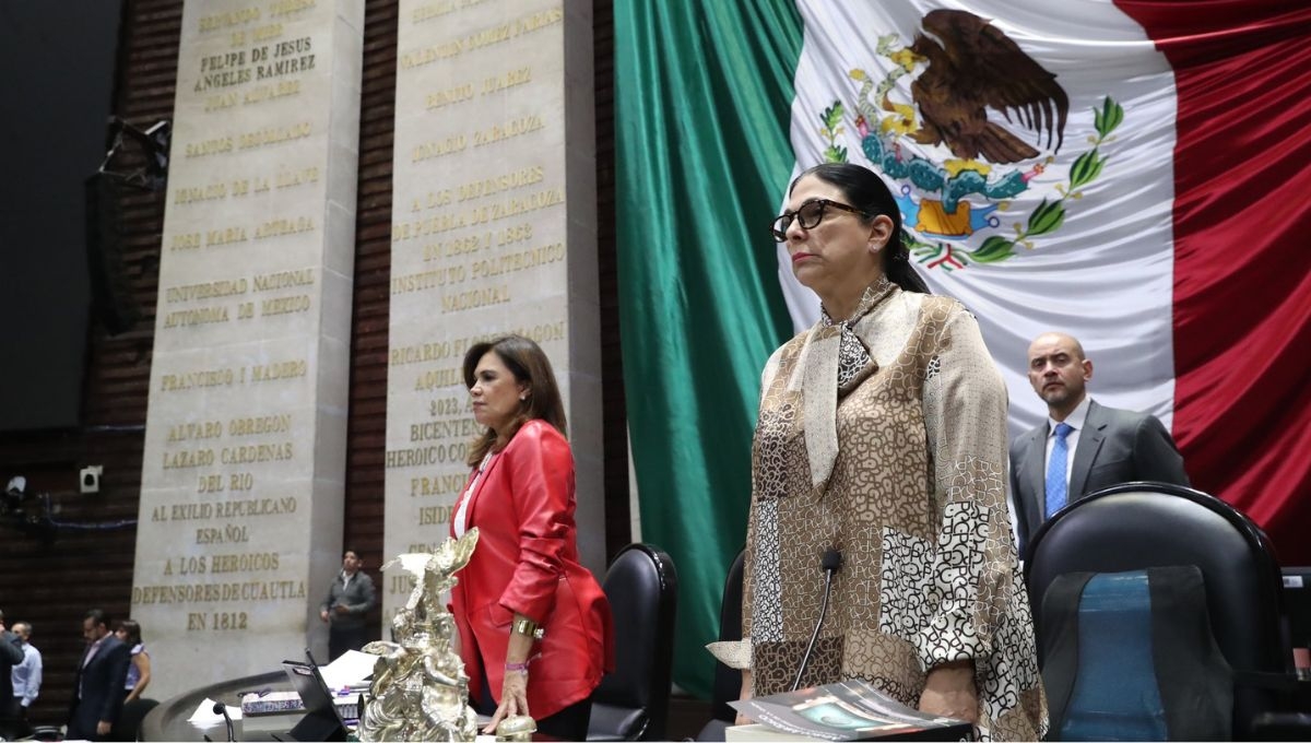 Diputados guardaron un minuto de silencio por un par de asesinatos en Edomex Diputados guardaron un minuto de silencio por un par de asesinatos en Edomex