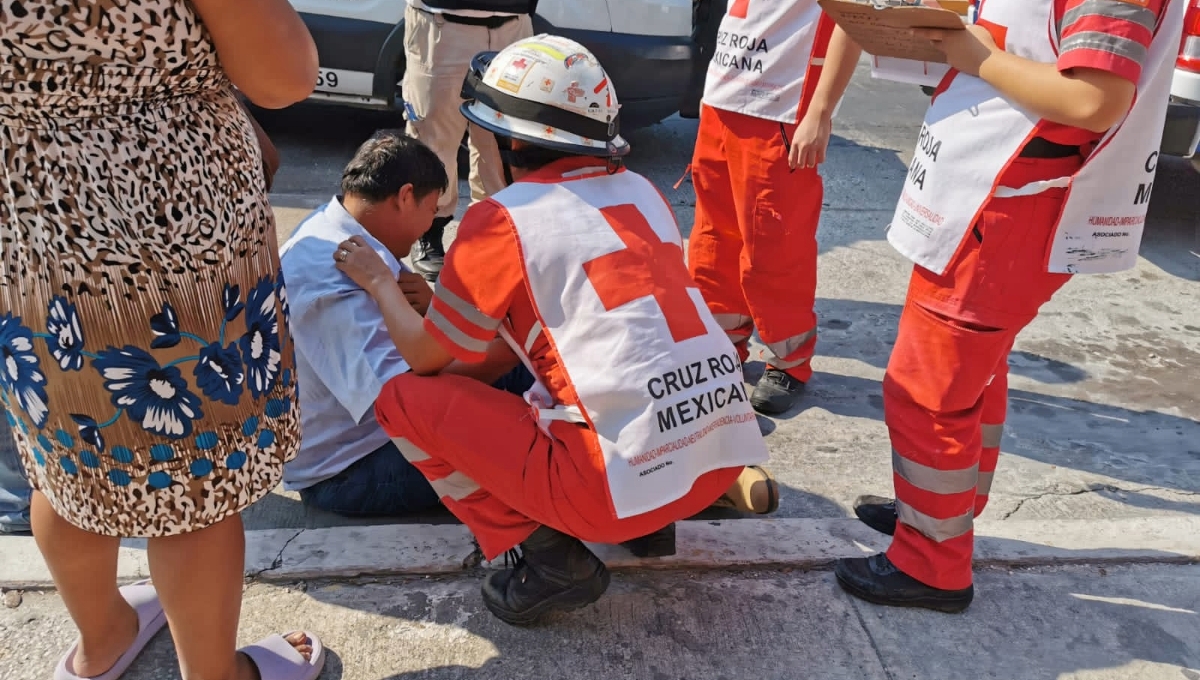 Paramédicos de la Cruz Roja Mexicana auxiliaron al lesionado