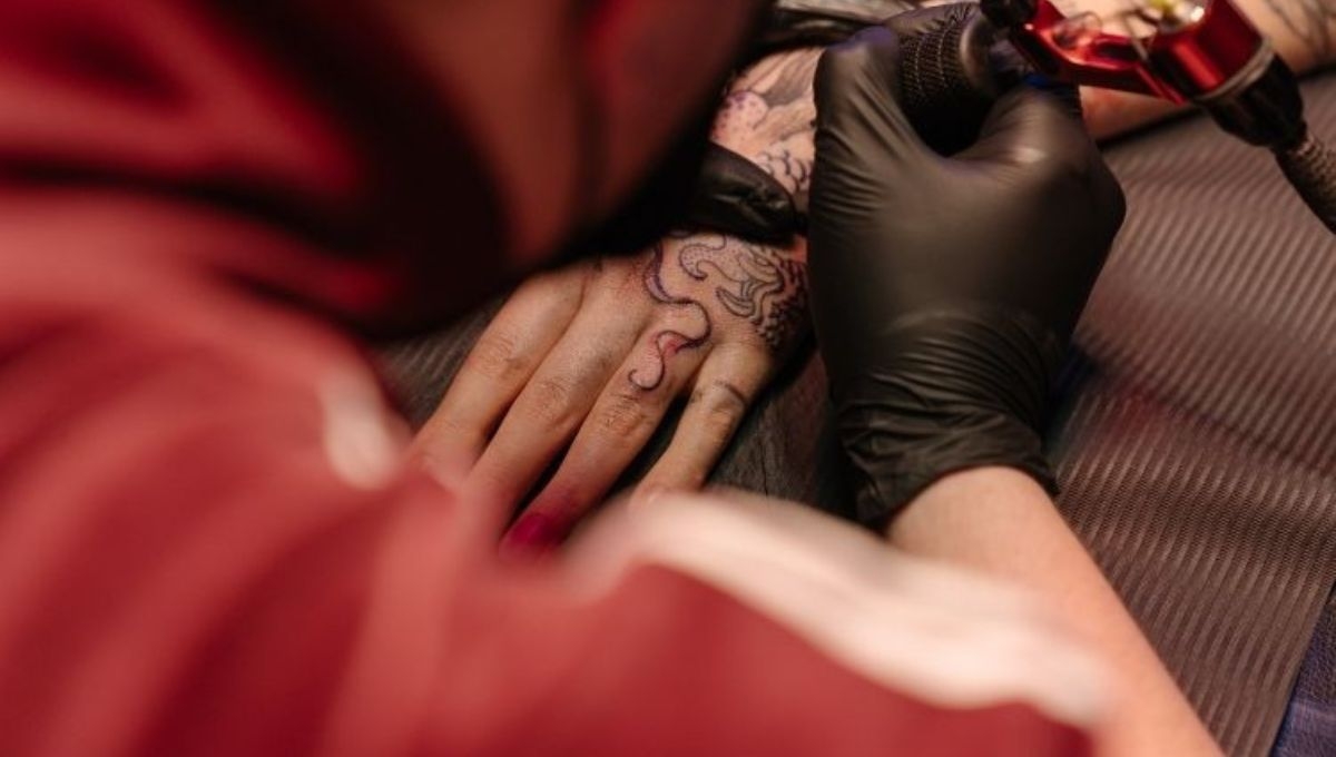 Cofepris emitió huna nueva guía con los requisitos para que los tatuadores puedan obtener la tarjeta de control sanitario Cofepris emitió huna nueva guía con los requisitos para que los tatuadores puedan obtener la tarjeta de control sanitario