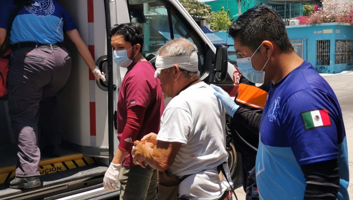 Paramédicos de Protección Civil auxiliaron al abuelito lesionado Paramédicos de Protección Civil auxiliaron al abuelito lesionado