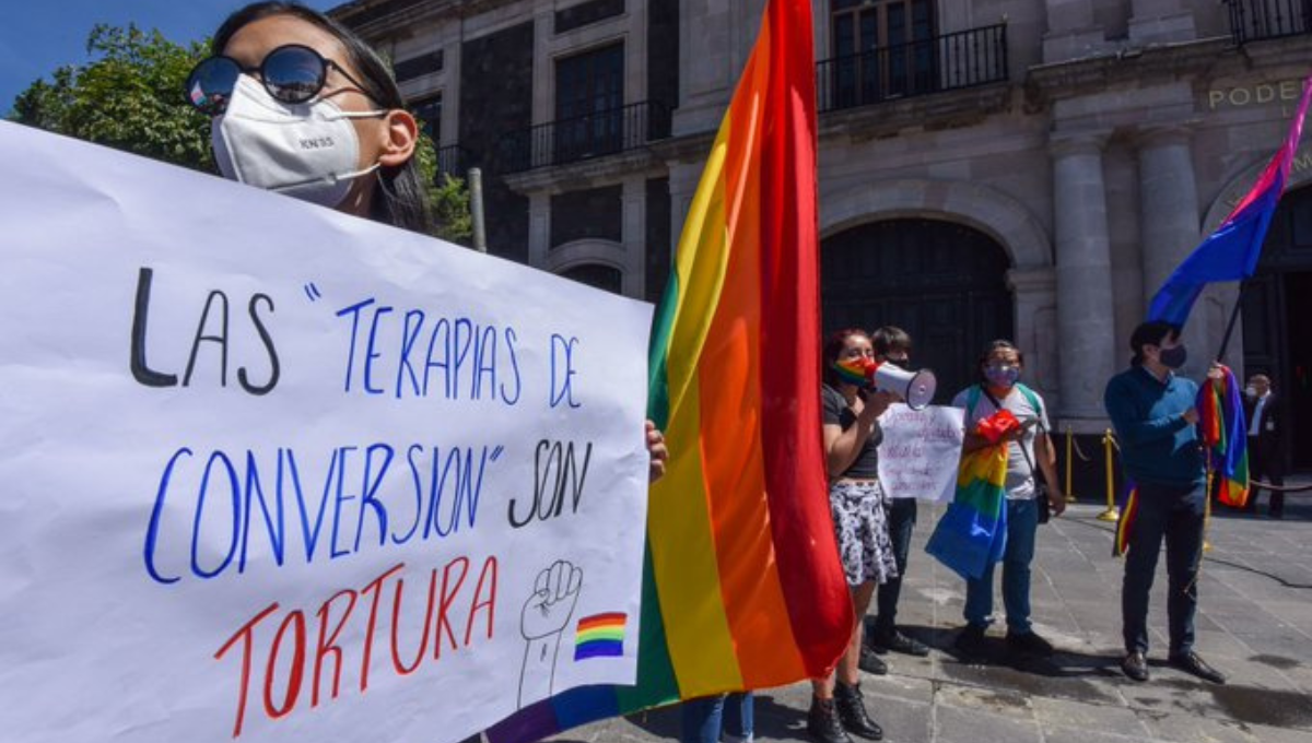 La reforma aprobada en el Senado erradica de manera definitiva las terapias de conversión a nivel nacional, con sanciones que van desde dos a seis años de prisión La reforma aprobada en el Senado erradica de manera definitiva las terapias de conversión a nivel nacional, con sanciones que van desde dos a seis años de prisión