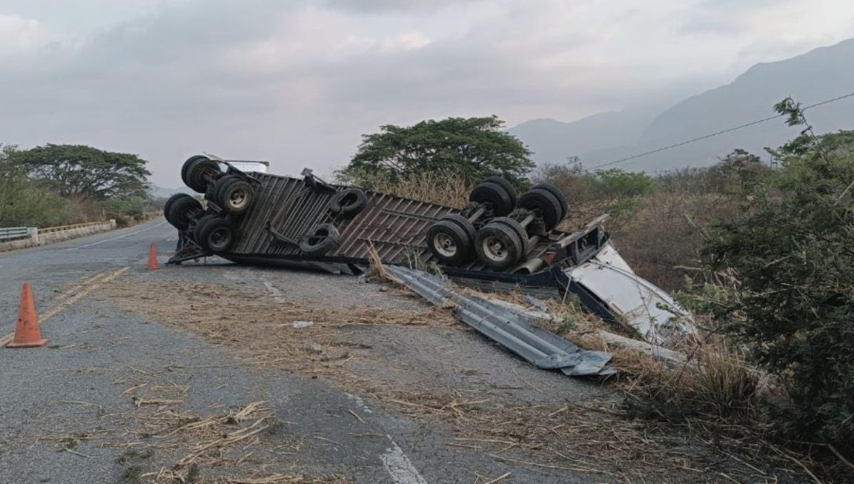 Migrantes atropellados por un tractocamión en Oaxaca formaban parte de una caravana que se desplazaba desde Tapachula, Chiapas, hacia el norte del país