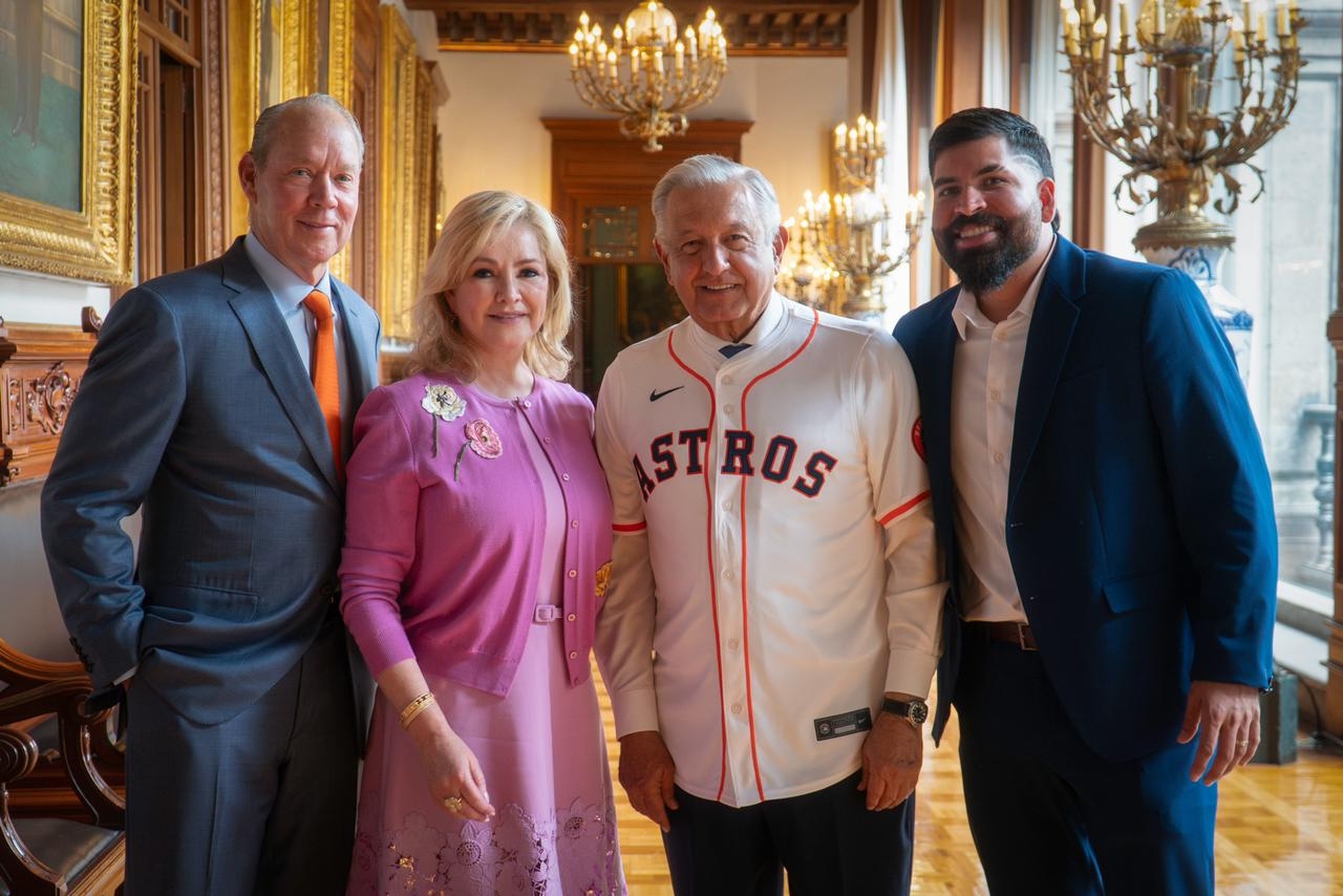 AMLO sostiene reunión con directivos de equipos de béisbol AMLO sostiene reunión con directivos de equipos de béisbol