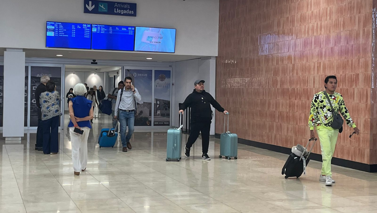 El primer vuelo adelantado se trata del Aeroméxico 824 desde la capital del país