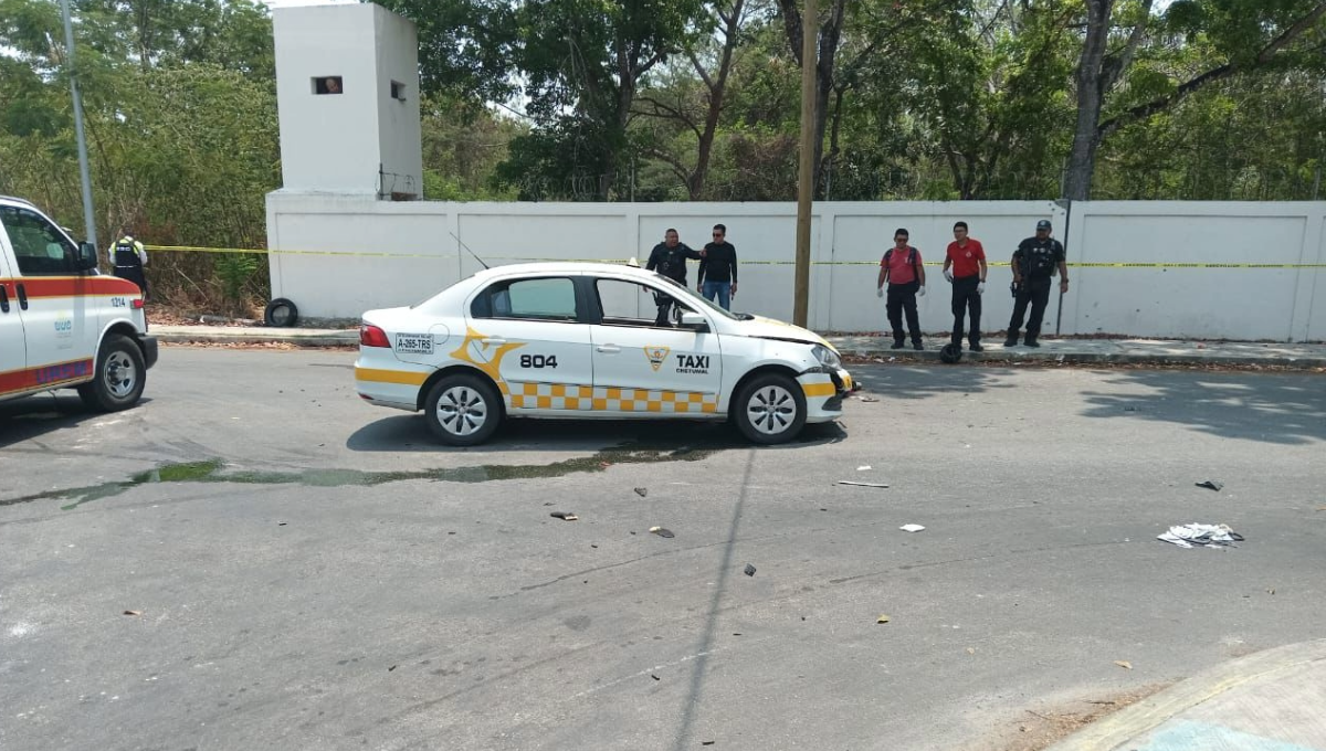 La moto en que viajaba chocó contra un taxi que transitaba por el lugar La moto en que viajaba chocó contra un taxi que transitaba por el lugar