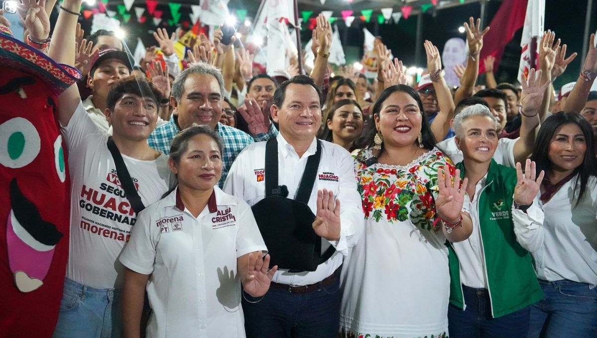 Alba Cristina Cob Cortés junto a Joaquín Díaz Mena, candidato a gobernador de Yucatán Alba Cristina Cob Cortés junto a Joaquín Díaz Mena, candidato a gobernador de Yucatán