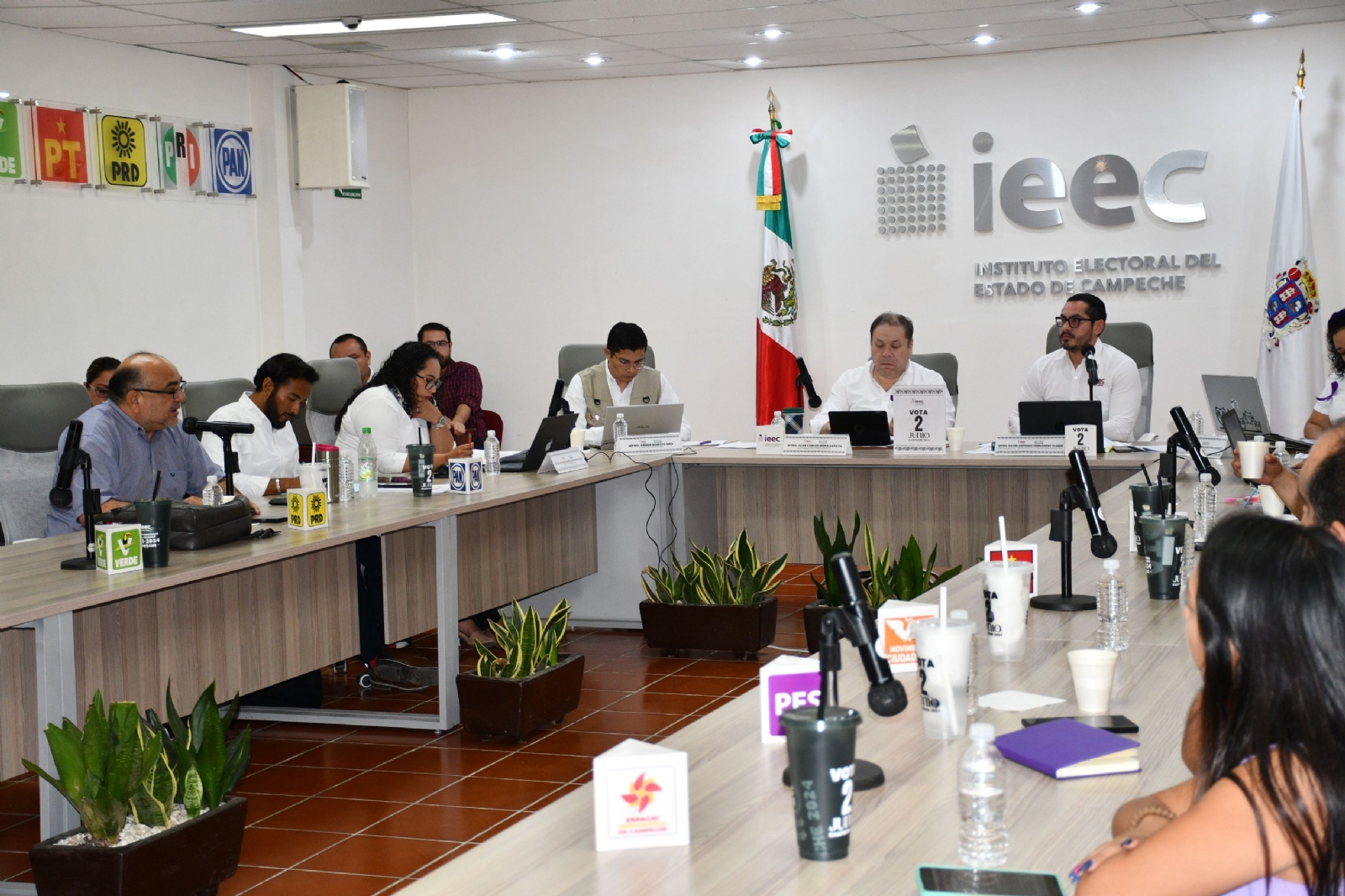 El Instituto Electoral de Campeche emite resolución tras una demanda de Morena contra Movimiento Ciudadano El Instituto Electoral de Campeche emite resolución tras una demanda de Morena contra Movimiento Ciudadano