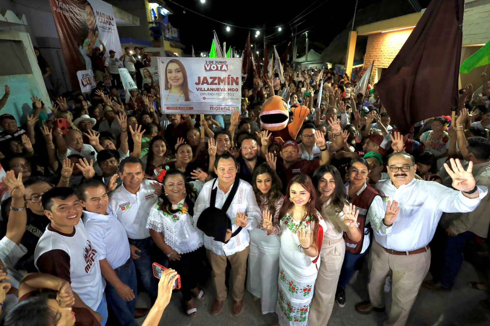 Joaquín Díaz Mena continúa visitando los municipios de Yucatán