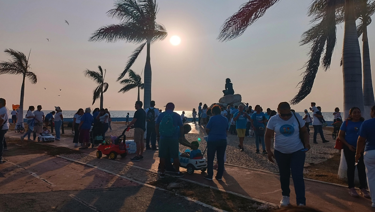 El punto de partida de la marcha fue en el monumento de la Novia del Mar El punto de partida de la marcha fue en el monumento de la Novia del Mar