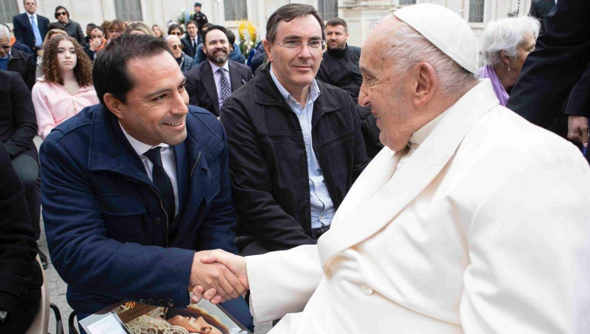 En junio de 2021, Vila Dosal, a nombre de los yucatecos, extendió una invitación al Papa Francisco para visitar Yucatán