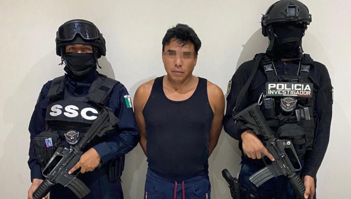 La víctima asegura que los policías son familia de una mujer que les había prestado dinero