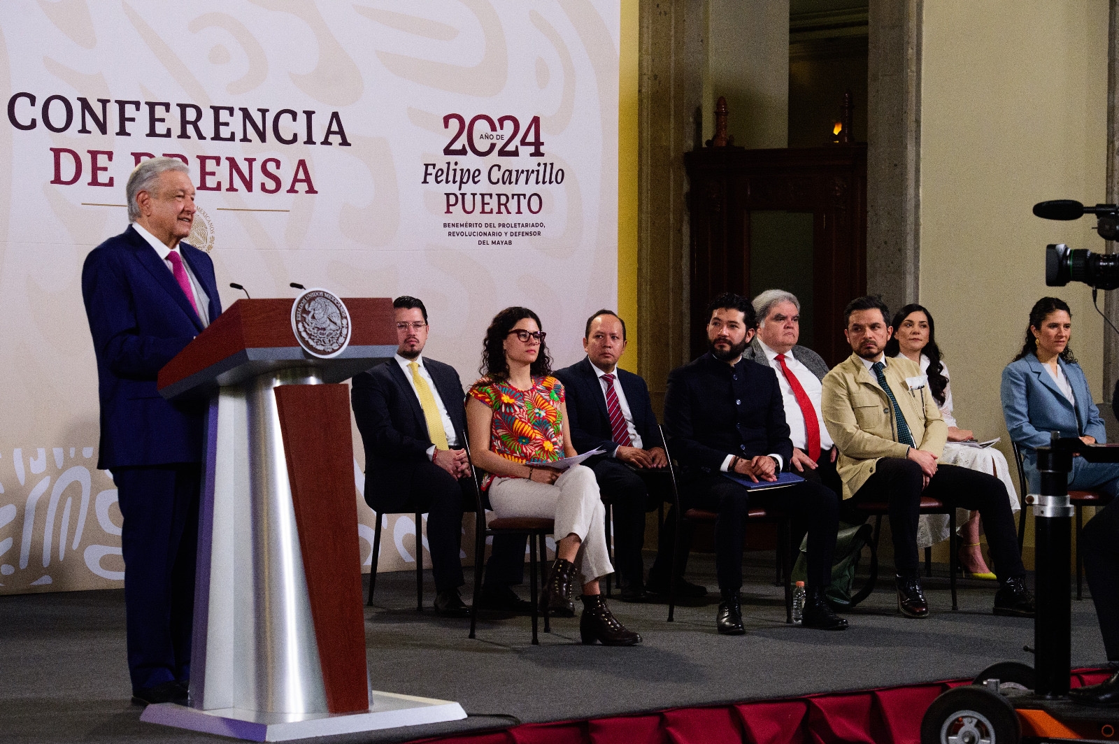 El presidente Andrés Manuel López Obrador criticó las reformas constitucionales pasadas que, según él, beneficiaron únicamente a una minoría elitista