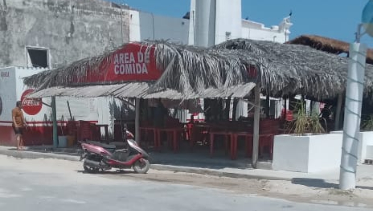Los visitantes de Telchac Puerto prefirieron irse a otro restaurante a comer Los visitantes de Telchac Puerto prefirieron irse a otro restaurante a comer