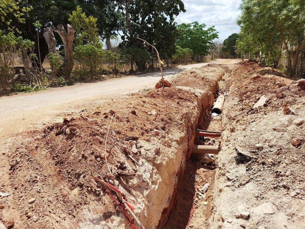 Comisión de Agua Potable rompe calles de José María Morelos y deja obras sin concluir