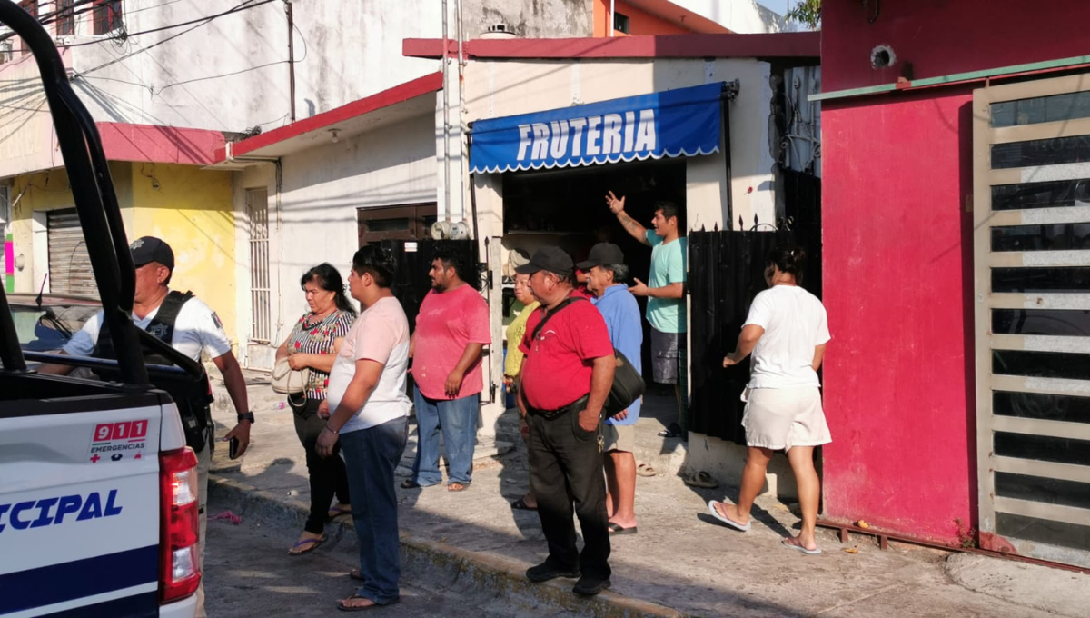 Fue sometido y amarrado así como encuerado por los propietarios