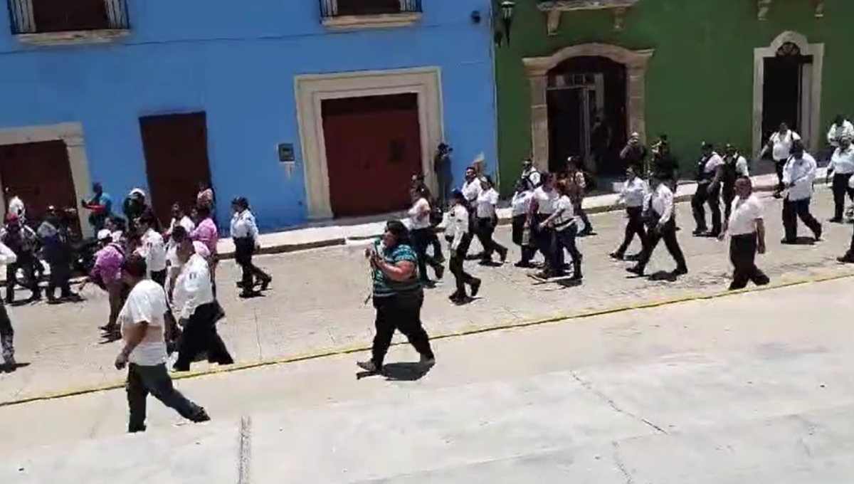Policías en paro exigen pago de sus quincenas