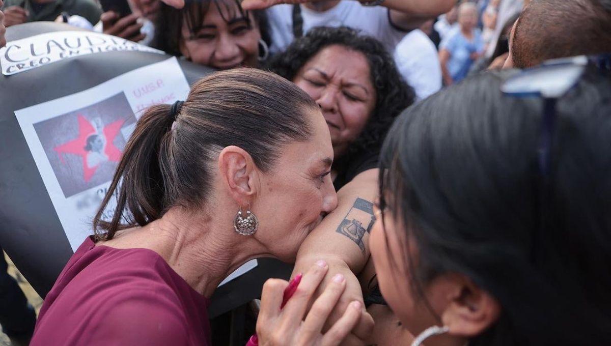 La simpatizante terminó al borde del llanto por el beso de Claudia Sheinbaum