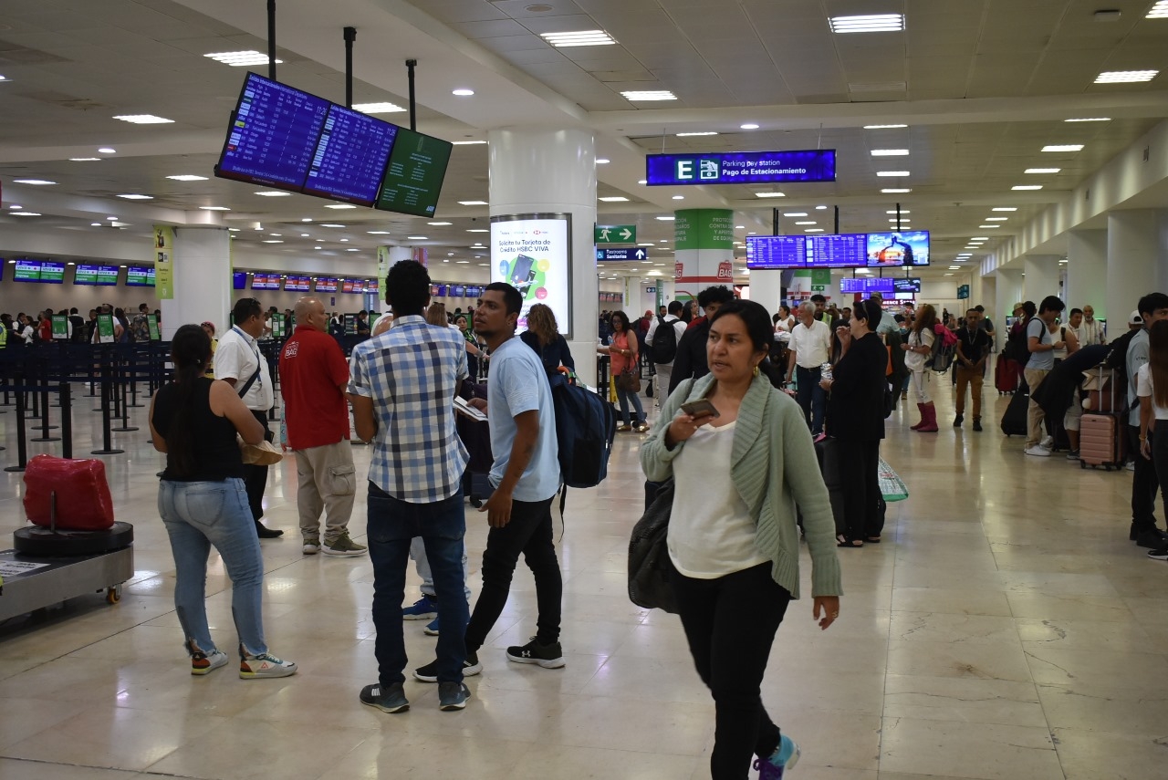 El aeropuerto de Cancún se mantiene con buena afluencia de pasajeros