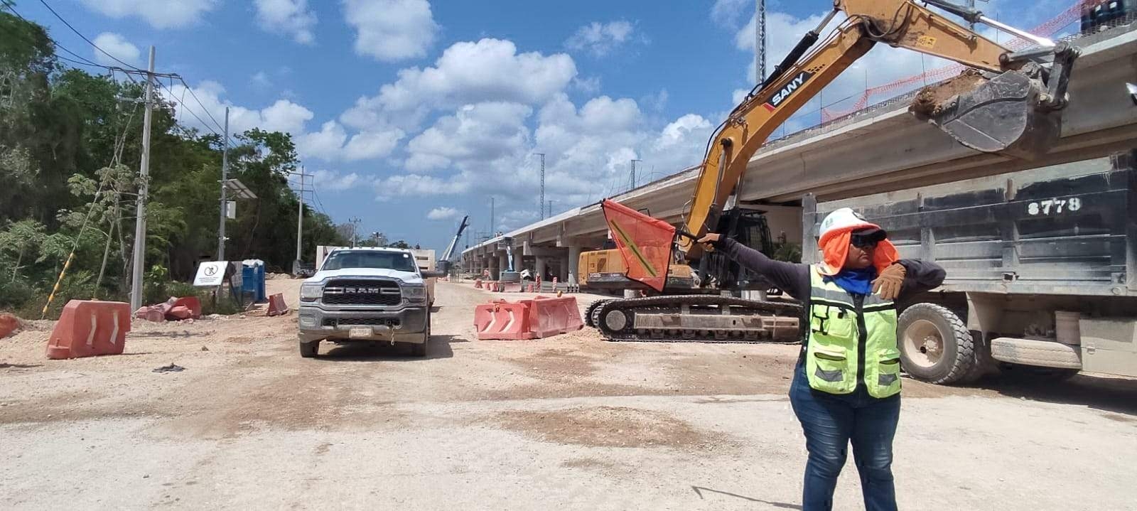 Obreros afirman que falta señalética y alumbrado en la prolongación de Av. Juárez representa un riesgo Obreros afirman que falta señalética y alumbrado en la prolongación de Av. Juárez representa un riesgo