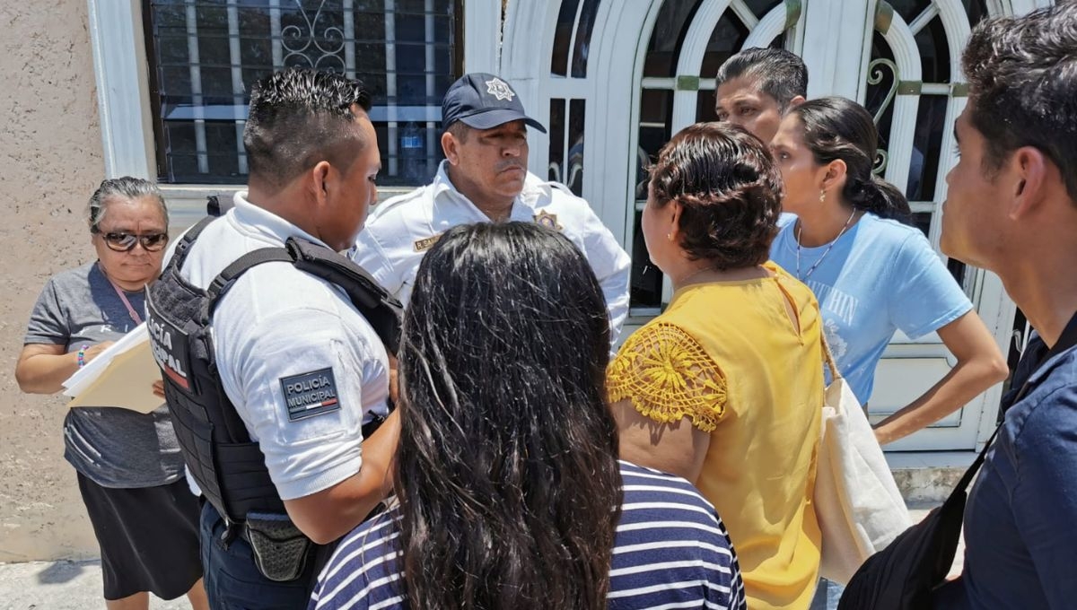 Así fue el encuentro de las familias en el exterior de la iglesia de Ciudad del Carmen