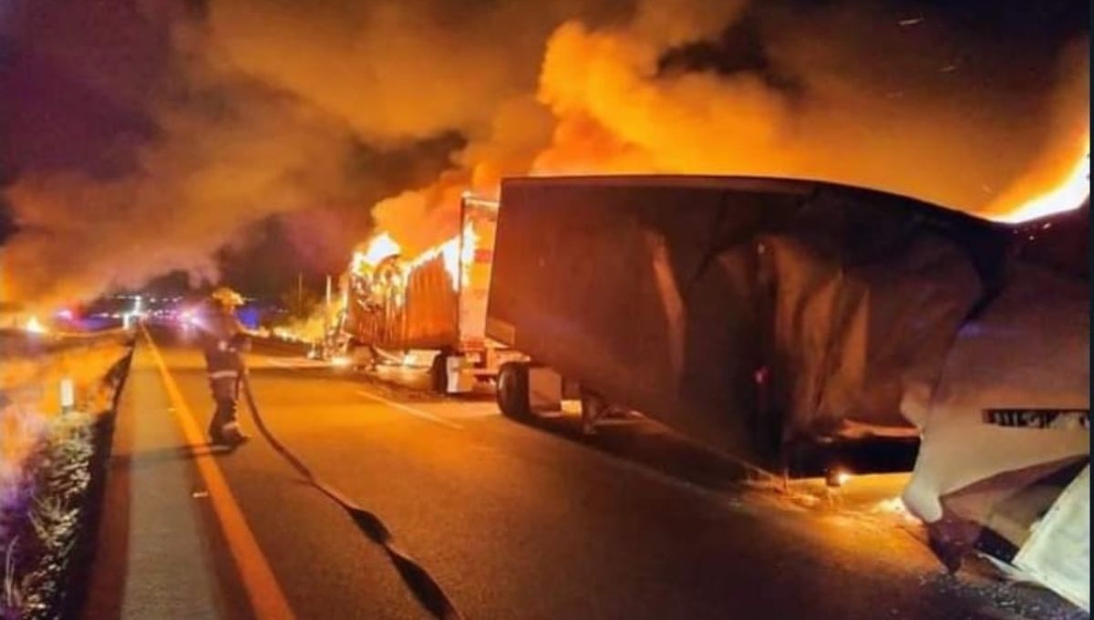 Durante la noche del domingo y la madrugada de este lunes la detención de 6 presuntos integrantes del cártel de Sinaloa en Zacatecas, propicio ataques y narcobloqueos en diversos punto del estado Durante la noche del domingo y la madrugada de este lunes la detención de 6 presuntos integrantes del cártel de Sinaloa en Zacatecas, propicio ataques y narcobloqueos en diversos punto del estado