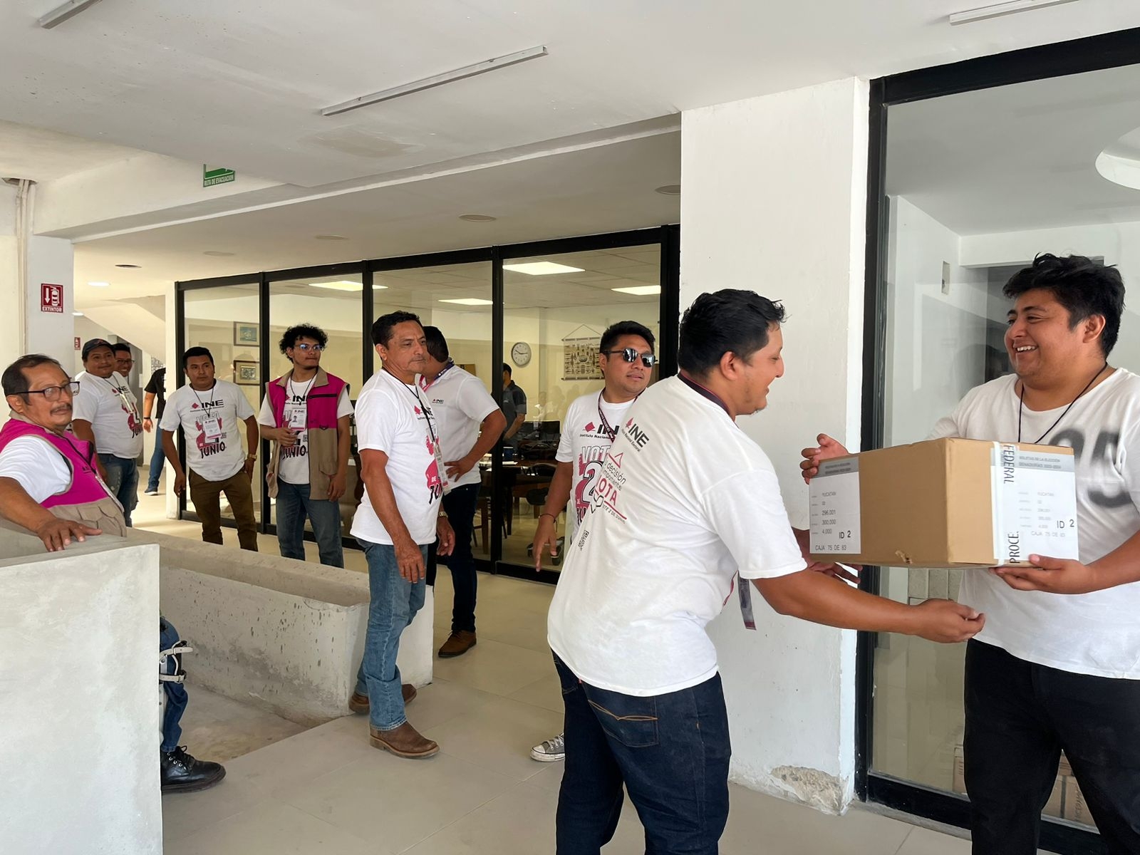 Personal del INE se encargó de movilizar el material electoral en Progreso Personal del INE se encargó de movilizar el material electoral en Progreso