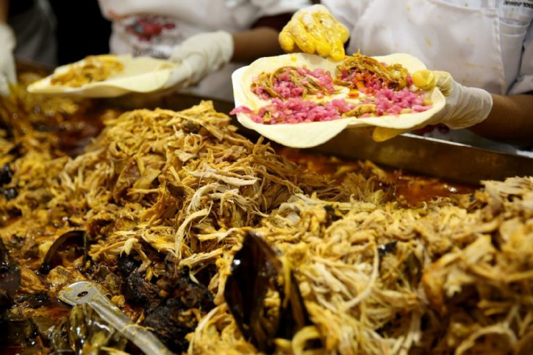 La cochinita pibil es el platillo que no puede faltar este 15 de septiembre La cochinita pibil es el platillo que no puede faltar este 15 de septiembre