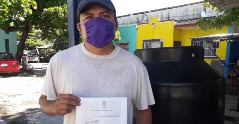 Padres de familia exigen un tope afuera de una escuela en Ciudad del ...