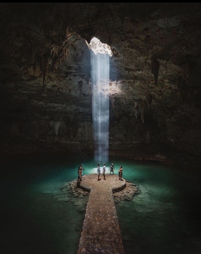 El Cenote Suytun es de tipo cerrado debido a que está en una cueva El Cenote Suytun es de tipo cerrado debido a que está en una cueva