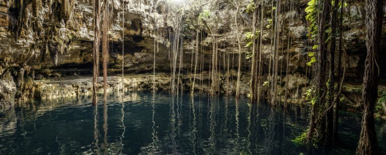 Cenote Oxman en Hacienda San Lorenzo Oxman, Yucatán Cenote Oxman en Hacienda San Lorenzo Oxman, Yucatán