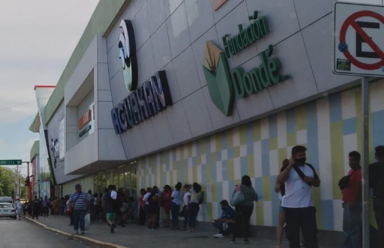 Plaza Las Tiendas, antes conocida como Plaza Cancún 2000, fue el primer centro comercial
