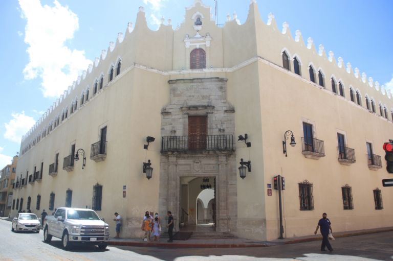 La UADY cuenta con un total de 61 licenciaturas La UADY cuenta con un total de 61 licenciaturas