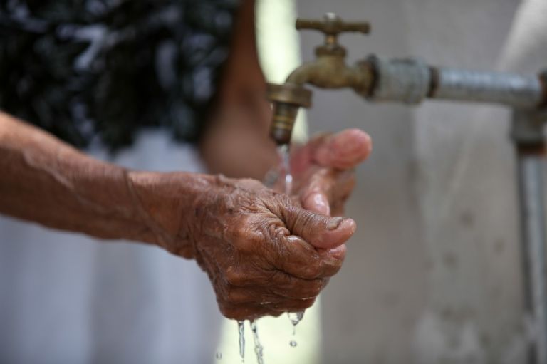 Pobladores denuncian que el Ayuntamiento de Cansahcab no está potabilizando el agua