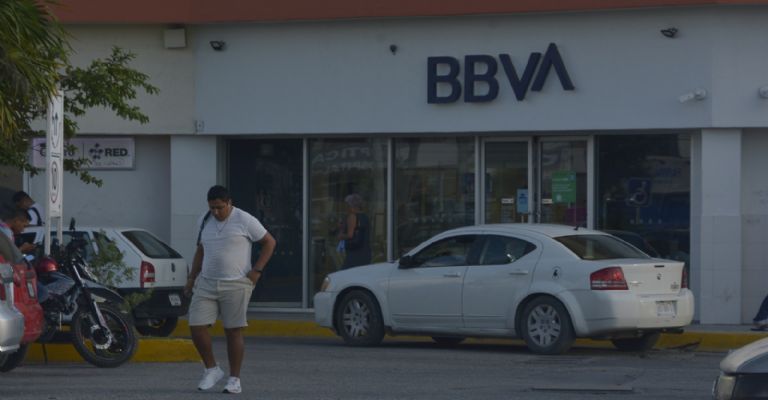 Algunas personas acudieron durante la mañana del lunes aprovechando que no había mucha gente Algunas personas acudieron durante la mañana del lunes aprovechando que no había mucha gente