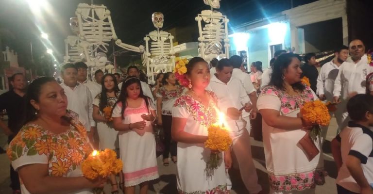 Realizan el paseo de las ánimas Realizan el paseo de las ánimas