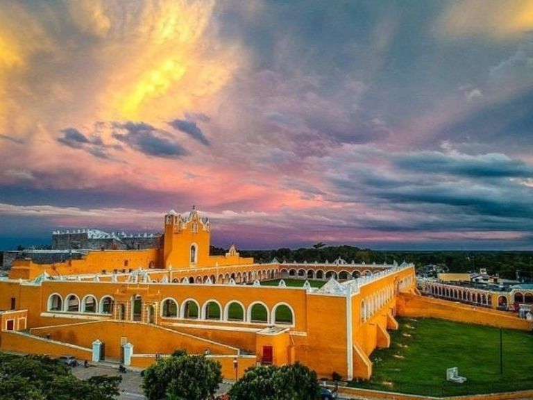 La arquitectura de Izamal es muy peculiar en Yucatán