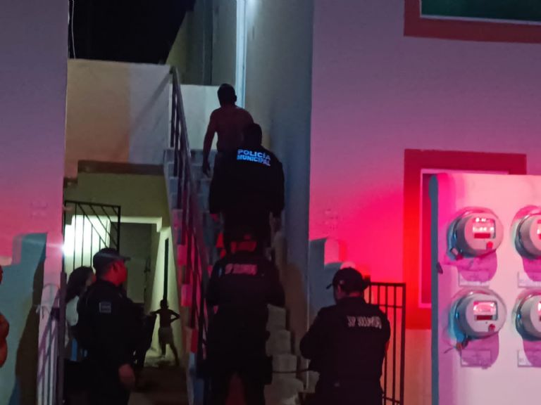 Mujer ataca con un cuchillo a su hijo en Playa del Carmen - PorEsto