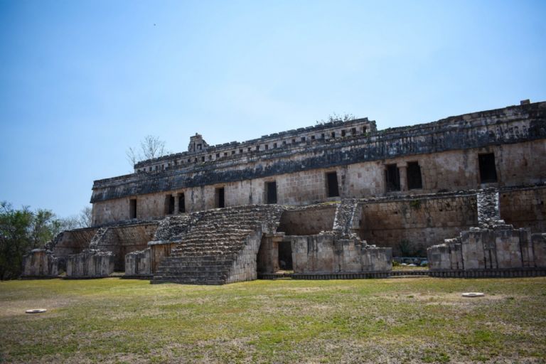 La Ruta Puuc es un trayecto de 40 kilómetros que comienza en Uxmal La Ruta Puuc es un trayecto de 40 kilómetros que comienza en Uxmal