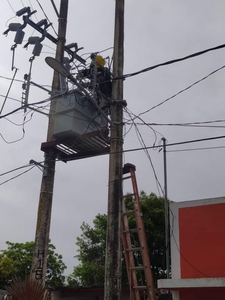 Sabancuy sufre apagón de 12 horas por fuertes vientos del Frente Frío 14