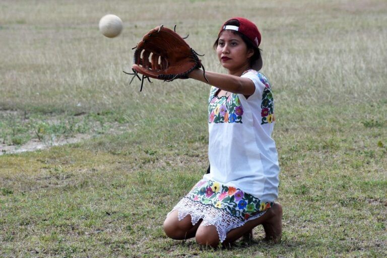 Ahora los hombres de sus comunidades las apoyan cuando van a competir Ahora los hombres de sus comunidades las apoyan cuando van a competir