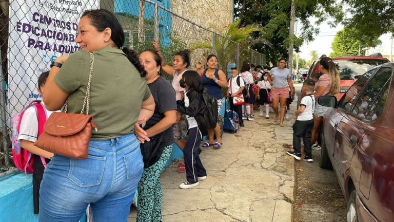 Padres de familia deben de tomar precauciones para sus hijos por el calor Padres de familia deben de tomar precauciones para sus hijos por el calor