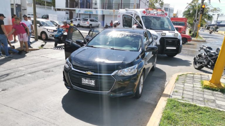 Conductora se pasa un semáforo y atropella a un motociclista en Ciudad ...